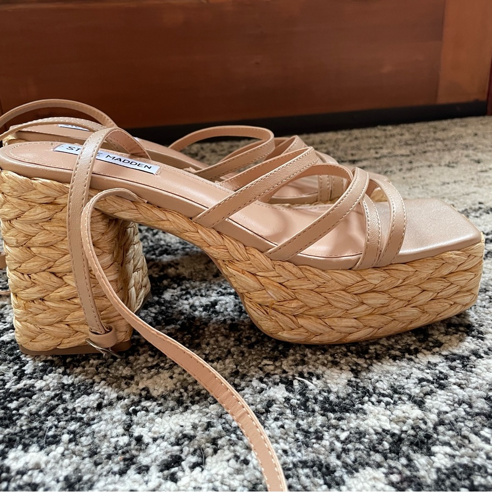 NWT Steve Madden platform sandals